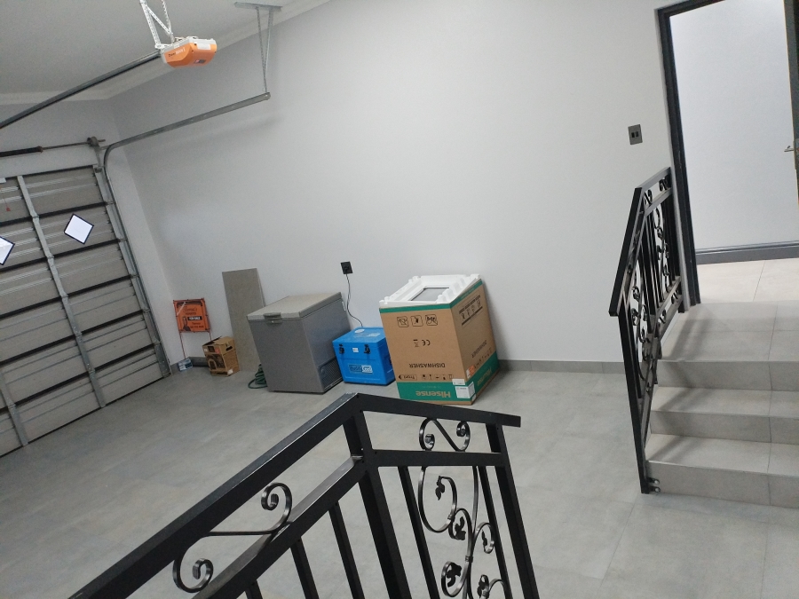 5 Bedroom Property for Sale in Tafelzicht Western Cape